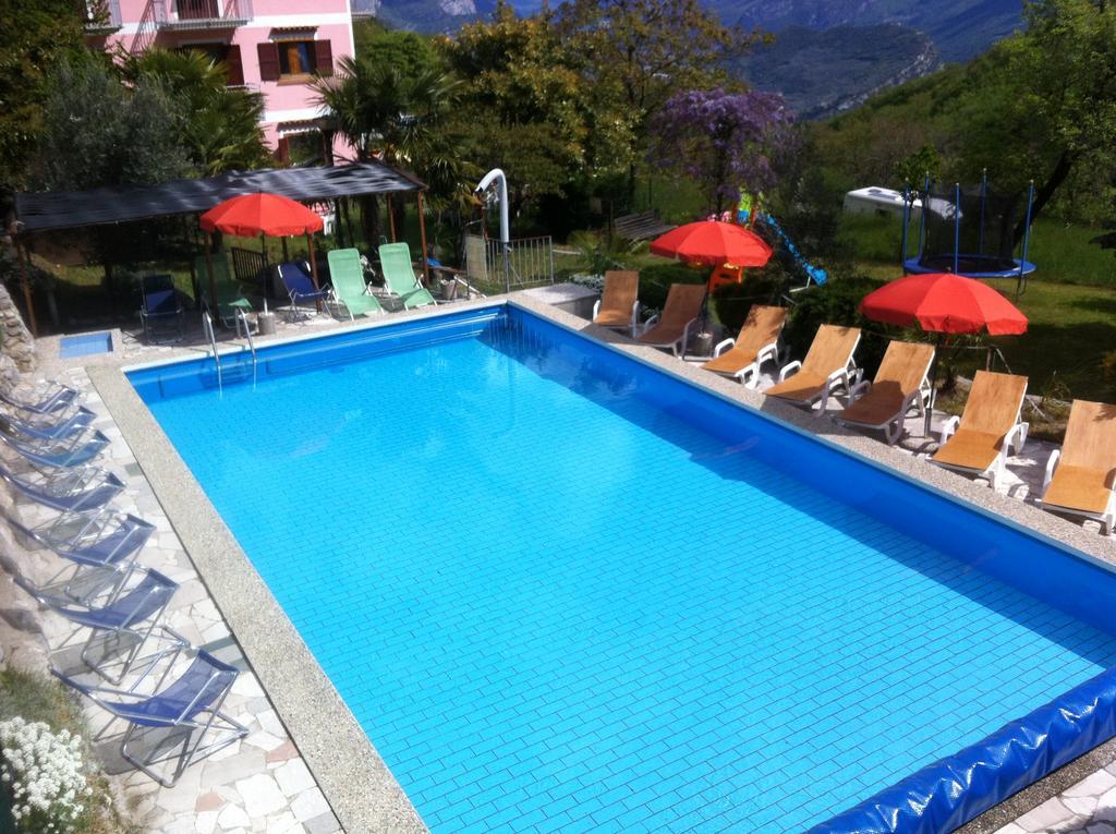 Hotel Rosalpina ริวาเดลการ์ดา ภายนอก รูปภาพ