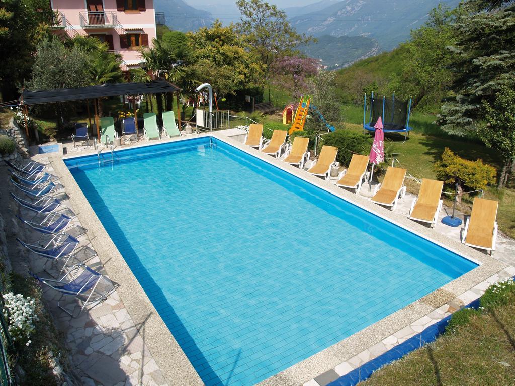 Hotel Rosalpina ริวาเดลการ์ดา ภายนอก รูปภาพ