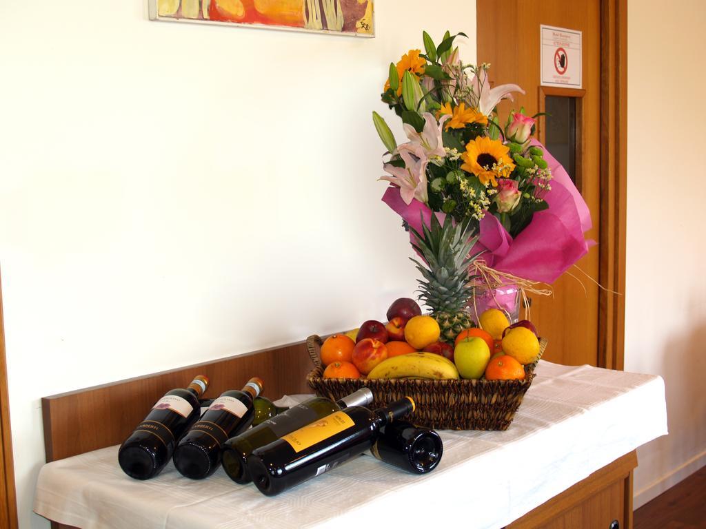 Hotel Rosalpina ริวาเดลการ์ดา ภายนอก รูปภาพ